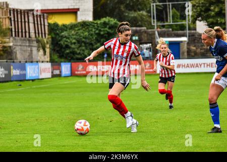 Sunderland Women forward Emily Scarr im Kampf gegen Charlton Athletic Women. Stockfoto