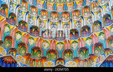 Geometrische Innenausstattung und Mosaikkunst im Buchara Usbekistan Stockfoto