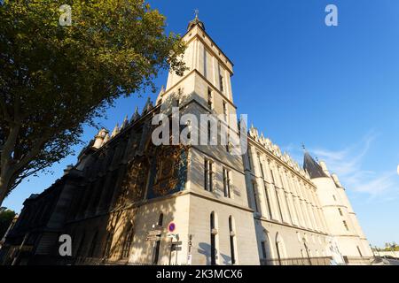 Blick auf die Conciergerie, ein ehemaliges Gerichtsgebäude und Gefängnis in Paris, Frankreich. Stockfoto