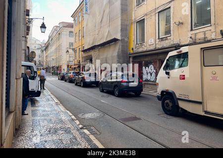 Loomis gepanzerter Geldwagen in der Lissabon-Straße Stockfoto