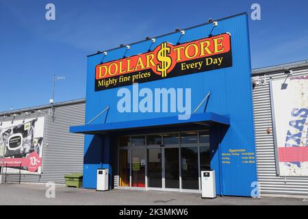 Nykvarn, Schweden - 7. September 2022: Eintritt zum Varieté Dollarstore. Stockfoto