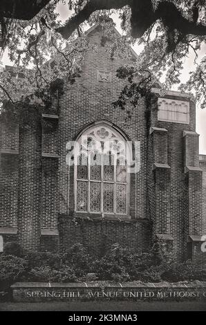 Die SpringHill Avenue United Methodist Church ist am 24. September 2022 in Mobile, Alabama, abgebildet. Die neugotische Kirche wurde 1952 erbaut. Stockfoto