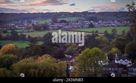 UK, Cotswolds, Gloucestershire, Blick über die Stroud Stroud und Täler. Stockfoto