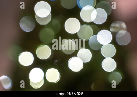 Ein Bokeh-Lichteffekt mit Grüntönen Stockfoto