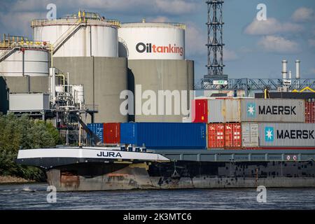 Duisburger Häfen, Tanklager der Oiltanking Deutschland GmbH, Großtanks für Kraftstoffe und Pflanzenöle, auf dem Rhein, Tanker, Duisburg, NRW, Deutschland Stockfoto