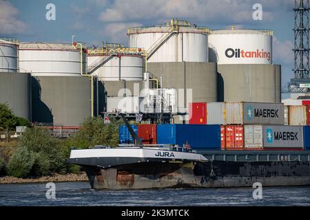 Duisburger Häfen, Tanklager der Oiltanking Deutschland GmbH, Großtanks für Kraftstoffe und Pflanzenöle, auf dem Rhein, Tanker, Duisburg, NRW, Deutschland Stockfoto