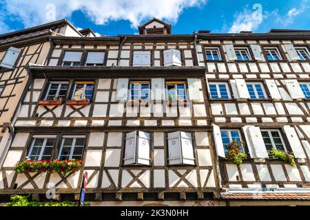 Weiße Fachwerkhäuser im Quartier des Tanneurs, Colmar, Elsass, Frankreich Stockfoto