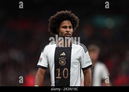 London, Großbritannien. 26. September 2022. Serge Gnabry von Looks On, England gegen Deutschland, UEFA Nations League Internationales Spiel der Gruppe C im Wembley Stadium in London am Montag, den 26.. September 2022. Nur zur redaktionellen Verwendung. Bild von Andrew Orchard/Andrew Orchard Sports Photography/Alamy Live News Credit: Andrew Orchard Sports Photography/Alamy Live News Stockfoto