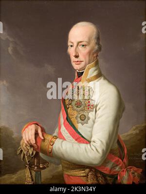 Franz II. (1768 – 1835) war der letzte Kaiser des Heiligen Römischen Reiches (von 1792 bis 1806) und, als Franz I., der erste Kaiser Österreichs, von 1804 bis 1835. Als Reaktion auf die Krönung Napoleons zum Kaiser der Franzosen übernahm er den Titel Kaiser von Österreich. Bald nachdem Napoleon die Rheinföderation gegründet hatte, entdankte sich Franziskus als Kaiser des Heiligen Römischen Reiches. Er war König von Ungarn, Kroatien und Böhmen. Nach seiner Gründung im Jahr 1815 war er zudem der erste Präsident des Deutschen Bundes. Kaiser Franz I., Gemälde von Joseph Kreutzinger Stockfoto