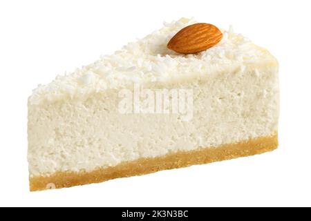 Stück Kokos-Käsekuchen isoliert auf weißem Hintergrund, Schnittpfad, volle Schärfentiefe Stockfoto