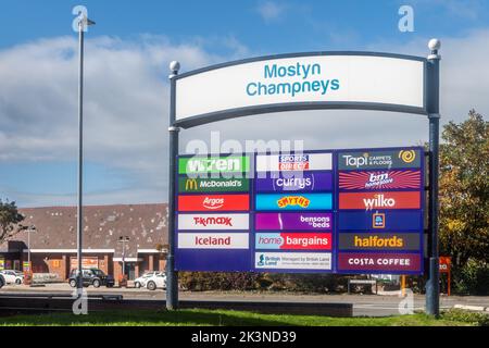 Melden Sie sich am Mostyn Champneys Retail Park in Llandudno, North Wales, Großbritannien. Stockfoto