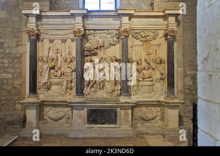 Die Taufe der Constatine der Großen, Jesus Christus und Clovis I. (von Nicolas Jacques, 1610) in der Basilika Saint-Remi in Reims (Marne), Frankreich Stockfoto