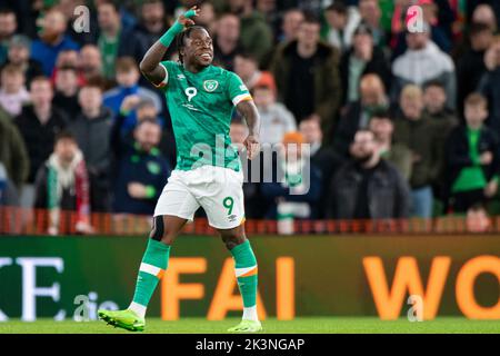 Dublin, Irland. 28. September 2022. Michael Obaffemi aus Irland feiert am 27. September 2022 im Aviva Stadium in Dublin, Irland, das Tor während des UEFA Nations League, League B, Gruppe 1-Spiels zwischen der Republik Irland und Armenien (Foto von Andrew SURMA/ Quelle: SIPA USA/Alamy Live News Stockfoto