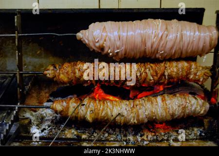 Das berühmte türkische Essen kokorech wird zubereitet Stockfoto