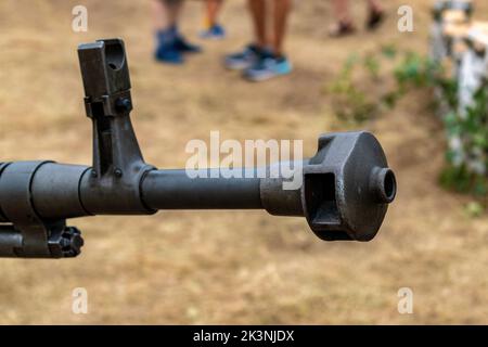 Militärtag Hodonin - Panov. Historische und zeitgenössische militärische Ausrüstung, Maschinengewehr Lauf Stockfoto