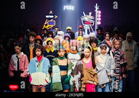 SHANGHAI, CHINA - 26. SEPTEMBER 202 - Ein Blick auf die SS 2023 Shanghai Fashion Week in Shanghai, China, 26. September 2022. Stockfoto