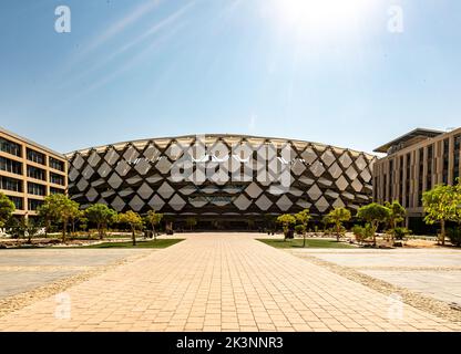 Hazza bin Zayed Stadium befindet sich neben dem Al Ain Platz in Al Ain, Vereinigte Arabische Emirate Stockfoto