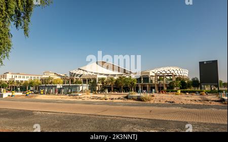 Hazza bin Zayed Stadium befindet sich neben dem Al Ain Platz in Al Ain, Vereinigte Arabische Emirate Stockfoto