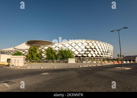 Hazza bin Zayed Stadium befindet sich neben dem Al Ain Platz in Al Ain, Vereinigte Arabische Emirate Stockfoto