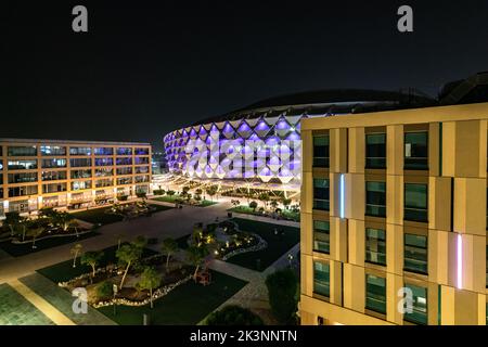 Hazza bin Zayed Stadium befindet sich neben dem Al Ain Platz in Al Ain, Vereinigte Arabische Emirate Stockfoto