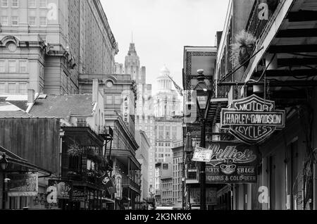 Das Harley Davidson Motor Cycles Schild auf der Bourbon Street in New Orleans, Louisiana, USA Stockfoto