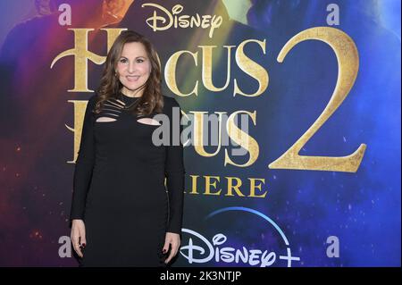 New York, USA. 27. September 2022. Kathy Najimy besucht die Premiere von Hocus Pocus 2 am AMC Lincoln Square in New York, NY, 27. September 2022. (Foto von Anthony Behar/Sipa USA) Quelle: SIPA USA/Alamy Live News Stockfoto