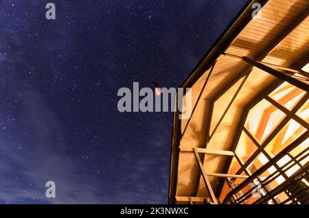 Die Milchstraße und der Nachthimmel aus dem ländlichen Virginia in den Vereinigten Staaten. Stockfoto