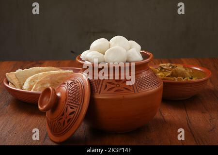 Kalkutta, Indien, Asien, indische süße Rasgulla, auch bekannt als Rosogolla; Roshogolla; Rasagola; Ras Gulla, Dessert populär in Indien. Stockfoto