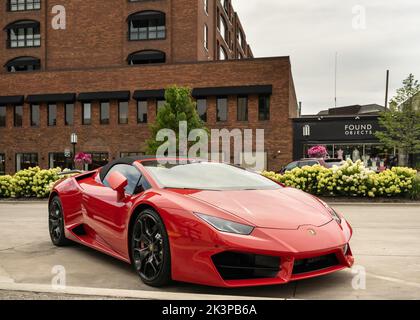 BIRMINGHAM, MI/USA - 13. AUGUST 2020: Ein Lamborghini-Auto auf der Woodward Dream Cruise Route. Stockfoto