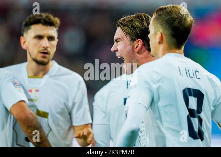 Oslo, Norwegen 20220927.der serbische Fußballspieler Dusan Vlahovic feiert im Ullevaal-Stadion nach dem Tor 0-1 während des Fußballspiels der Nationenliga zwischen Norwegen und Serbien. Foto: Fredrik Varfjell / NTB Stockfoto