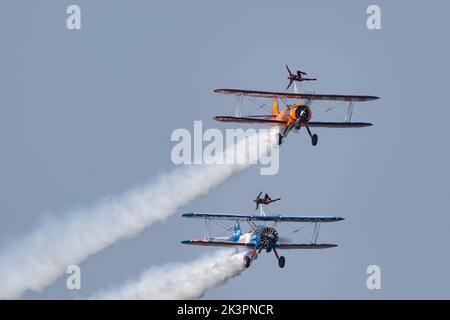 Aero Superbatics WingWalking Team zeigt auf der Blackpool Air Show 2022 Stockfoto