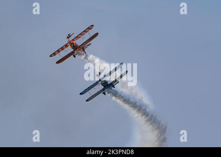 Aero Superbatics WingWalking Team zeigt auf der Blackpool Air Show 2022 Stockfoto