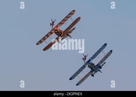Aero Superbatics WingWalking Team zeigt auf der Blackpool Air Show 2022 Stockfoto