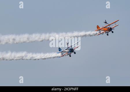Aero Superbatics WingWalking Team zeigt auf der Blackpool Air Show 2022 Stockfoto
