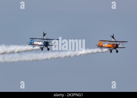 Aero Superbatics WingWalking Team zeigt auf der Blackpool Air Show 2022 Stockfoto
