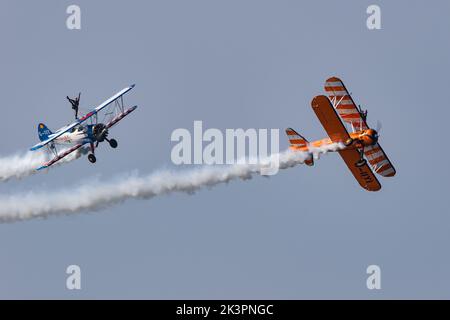 Aero Superbatics WingWalking Team zeigt auf der Blackpool Air Show 2022 Stockfoto