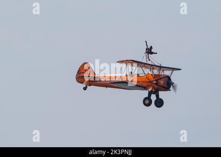 Aero Superbatics WingWalking Team zeigt auf der Blackpool Air Show 2022 Stockfoto