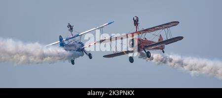 Aero Superbatics WingWalking Team zeigt auf der Blackpool Air Show 2022 Stockfoto