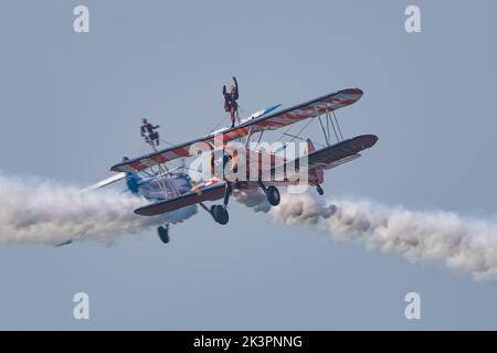 Aero Superbatics WingWalking Team zeigt auf der Blackpool Air Show 2022 Stockfoto