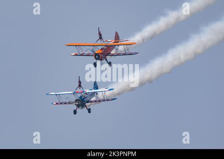 Aero Superbatics WingWalking Team zeigt auf der Blackpool Air Show 2022 Stockfoto