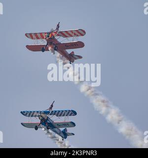 Aero Superbatics WingWalking Team zeigt auf der Blackpool Air Show 2022 Stockfoto