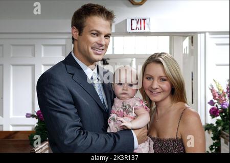 George Stults & Beverley Mitchell Television: 7. Heaven : Season 10 (TV-Serie) Charaktere: Kevin Kinkirk & Lucy Camden USA 1996-2007, / 10. Staffel, Saison 10 (2005-2006) 19. September 2005 **WARNUNG** Dieses Foto ist nur für redaktionelle Verwendung bestimmt und unterliegt dem Copyright der SCHREIBWEISE TV und/oder des Fotografen, der von der Film- oder Produktionsfirma beauftragt wurde, und kann nur durch Publikationen im Zusammenhang mit der Bewerbung des oben genannten Films reproduziert werden. Eine obligatorische Gutschrift für DIE SCHREIBWEISE von TV ist erforderlich. Der Fotograf sollte auch bei Bekanntwerden des Fotos gutgeschrieben werden. Ohne schriftliche Genehmigung kann keine kommerzielle Nutzung gewährt werden Stockfoto