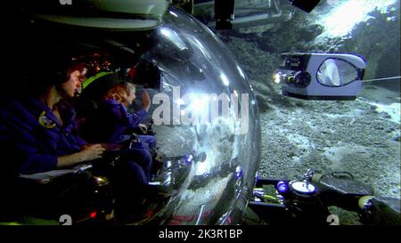 Tym Catterson & Loretta Hidalgo Film: Aliens Of The Deep (2005) Charaktere: & Herself, Präsidentin Der Space Generation Foundation Direktorin: James Cameron, Steven Quale 28 January 2005 **WARNUNG** Dieses Foto ist nur für den redaktionellen Gebrauch bestimmt und unterliegt dem Copyright von BUENA VISTA BILDERN und/oder dem Fotografen, der von der Film- oder Produktionsfirma beauftragt wurde und kann nur durch Publikationen im Zusammenhang mit der Bewerbung des oben genannten Films reproduziert werden. Eine obligatorische Gutschrift für BUENA VISTA-BILDER ist erforderlich. Der Fotograf sollte auch bei Bekanntwerden des Fotos gutgeschrieben werden. Ohne Schreibzugriff kann keine kommerzielle Nutzung gewährt werden Stockfoto