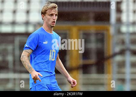 Castel di Sangro, Italien , 26.. September 2022 im Bild links nach rechts, Nicolo Rovella von Italien Während des Fußballfreundschaftsspiel U21 Italien gegen Japan Kredit: Massimo Insabato/Alamy Live News Stockfoto