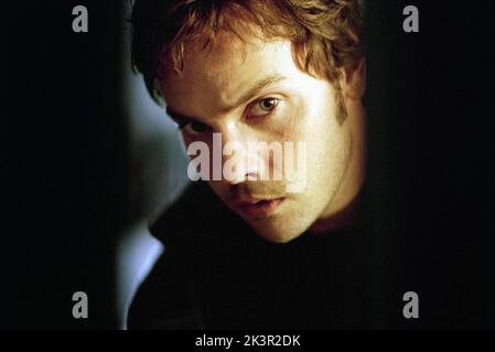 Barry Watson Film: Bogeyman (USA/NZ/DE 2005) Charaktere: Tim Regie: Stephen T. Kay 04 February 2005 **WARNUNG** Dieses Foto ist nur für redaktionelle Zwecke bestimmt und unterliegt dem Copyright von COLUMBIA TRISTAR und/oder des Fotografen, der von der Film- oder Produktionsfirma beauftragt wurde.Es kann nur von Publikationen im Zusammenhang mit der Bewerbung des oben genannten Films reproduziert werden. Eine obligatorische Gutschrift an COLUMBIA TRISTAR ist erforderlich. Der Fotograf sollte auch bei Bekanntwerden des Fotos gutgeschrieben werden. Ohne schriftliche Genehmigung der Film Company kann keine kommerzielle Nutzung gewährt werden. Stockfoto