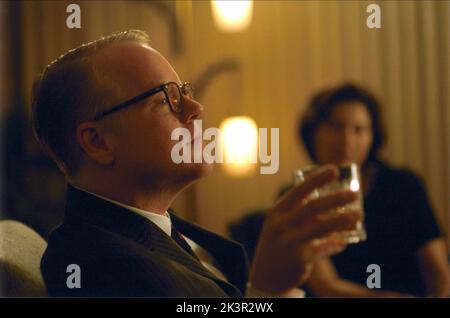 Philip Seymour Hoffman Film: Capote (USA/CAN 2005) Charaktere: Truman Capote Regie: Bennett Miller 02. September 2005 **WARNUNG** Dieses Foto ist nur für redaktionelle Verwendung bestimmt und unterliegt dem Copyright von UNITED ARTISTS und/oder dem von der Film- oder Produktionsfirma beauftragten Fotografen und kann nur von Publikationen im Zusammenhang mit der Bewerbung des oben genannten Films reproduziert werden. Eine obligatorische Gutschrift für UNITED ARTISTS ist erforderlich. Der Fotograf sollte auch bei Bekanntwerden des Fotos gutgeschrieben werden. Ohne schriftliche Genehmigung der Film Company kann keine kommerzielle Nutzung gewährt werden. Stockfoto