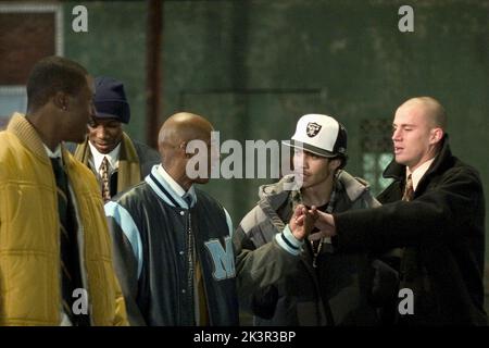 Rob Brown, Nana Gbewonyo, Antwon Tanner, Rick Gonzalez & Channing Tatum Film: Coach Carter (USA/DE 2005) Charaktere: Kenyon Stone,Junior Battle,Worm,Timo Cruz & Jason Lyle Regie: Thomas Carter 13 January 2005 **WARNUNG** Dieses Foto ist nur für redaktionelle Zwecke bestimmt und unterliegt dem Copyright von MTV-FILMEN und/oder dem von der Film- oder Produktionsgesellschaft beauftragten Fotografen.Es kann nur von Publikationen im Zusammenhang mit der Bewerbung des oben genannten Films reproduziert werden. Eine obligatorische Gutschrift für MTV-FILME ist erforderlich. Der Fotograf sollte auch bei Bekanntwerden des Fotos gutgeschrieben werden. Es kann keine kommerzielle Nutzung gewährt werden Stockfoto