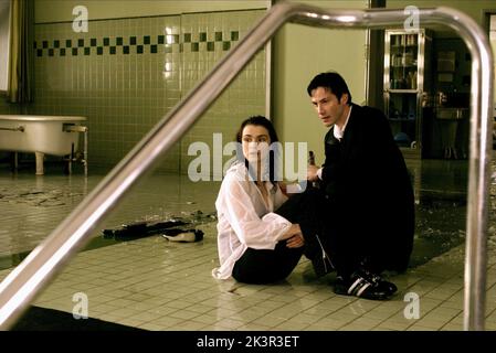 Rachel Weisz & Keanu Reeves Film: Constantine (USA/DE 2005) Charaktere: Angela Dodson & John Constantine Regie: Francis Lawrence 08 February 2005 **WARNUNG** Dieses Foto ist nur für den redaktionellen Gebrauch bestimmt und unterliegt dem Copyright von WARNER BROS. Und/oder des Fotografen, der von der Film- oder Produktionsfirma beauftragt wurde und nur durch Publikationen im Zusammenhang mit der Bewerbung des oben genannten Films reproduziert werden kann. Eine obligatorische Gutschrift an WARNER BROS. Ist erforderlich. Der Fotograf sollte auch bei Bekanntwerden des Fotos gutgeschrieben werden. Ohne schriftliche Genehmigung der Film Company kann keine kommerzielle Nutzung gewährt werden. Stockfoto