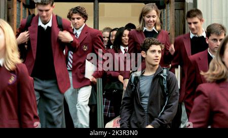 Julian Morris Film: Cry Wolf; Cry Wolf (USA 2005) Charaktere: Owen Matthews Regie: Jeff Wadlow 16 September 2005 **WARNUNG** Dieses Foto ist nur für redaktionelle Zwecke bestimmt und unterliegt dem Copyright von SCHURKENBILDERN und/oder dem Fotografen, der von der Film- oder Produktionsfirma beauftragt wurde und darf nur von Publikationen im Zusammenhang mit der Bewerbung des oben genannten Films reproduziert werden. Eine obligatorische Gutschrift für NICHT AUTORISIERTE BILDER ist erforderlich. Der Fotograf sollte auch bei Bekanntwerden des Fotos gutgeschrieben werden. Ohne schriftliche Genehmigung der Film Company kann keine kommerzielle Nutzung gewährt werden. Stockfoto