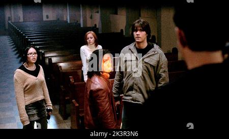 Kristy Wu, Lindy Booth, Paul James & Jared Padalecki Film: Cry Wolf; Cry Wolf (USA 2005) Charaktere: Regina,Dodger,Lewis & Tom Regie: Jeff Wadlow 16 September 2005 **WARNUNG** Dieses Foto ist nur für redaktionelle Zwecke bestimmt und unterliegt dem Copyright von SCHURKENBILDERN und/oder dem Fotografen, der von der Film- oder Produktionsfirma beauftragt wurde und darf nur von Publikationen im Zusammenhang mit der Bewerbung des oben genannten Films reproduziert werden. Eine obligatorische Gutschrift für NICHT AUTORISIERTE BILDER ist erforderlich. Der Fotograf sollte auch bei Bekanntwerden des Fotos gutgeschrieben werden. Ohne schriftliche Genehmigung der Fil kann keine kommerzielle Nutzung gewährt werden Stockfoto